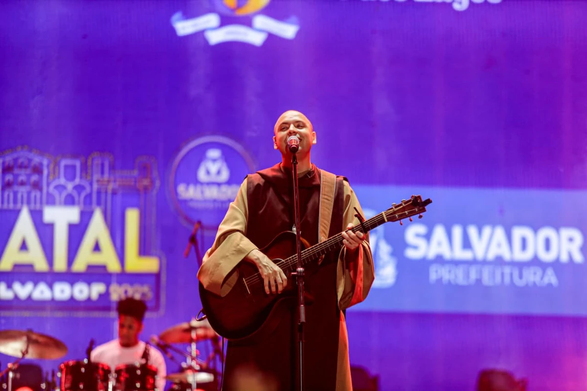 Show de Frei Gilson no Natal de Salvador 2025 por Arisson Marinho/CORREIO