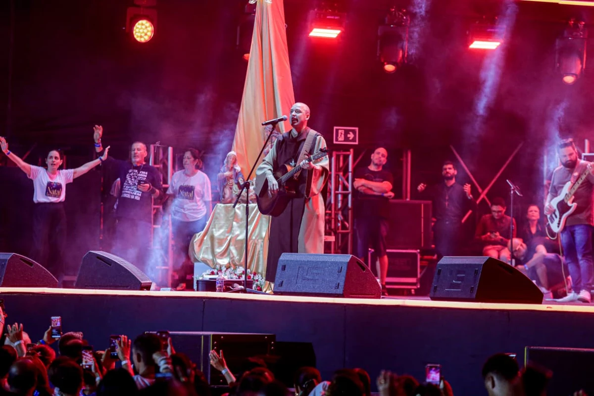 Show de Frei Gilson no Natal de Salvador 2025 por Arisson Marinho/CORREIO