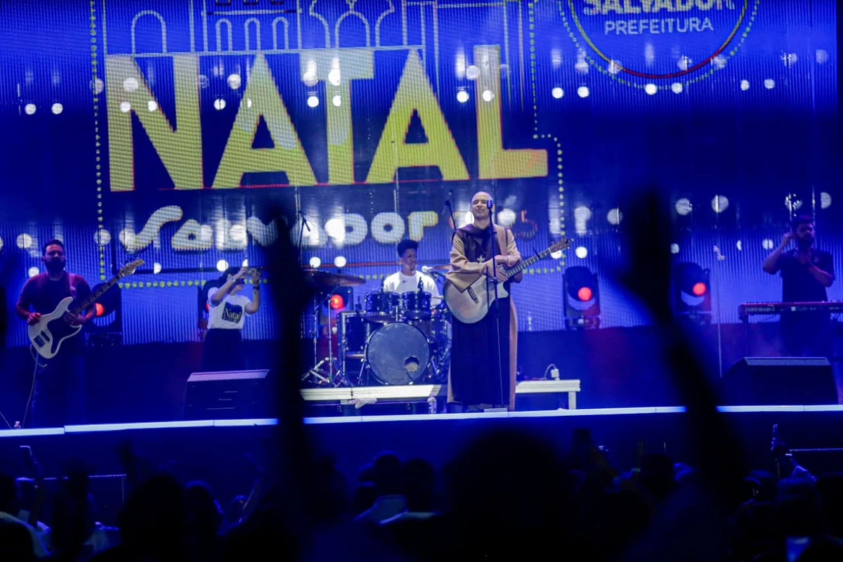 Show de Frei Gilson no Natal de Salvador 2025 por Arisson Marinho/CORREIO