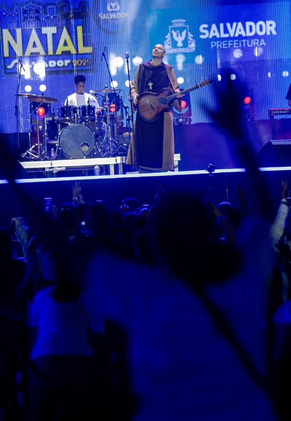 Show de Frei Gilson no Natal de Salvador 2025 por Arisson Marinho/CORREIO