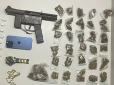 Imagem - Suspeito de serie de crimes é preso em São Caetano portando submetralhadora