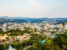 Imagem - Adolescente de 13 anos morre ao cair de barranco durante festa de Natal