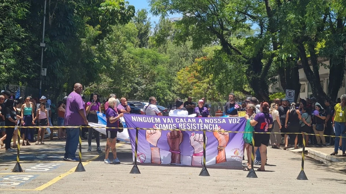 Corpo de vítima de feminicídio é sepultado em São Paulo