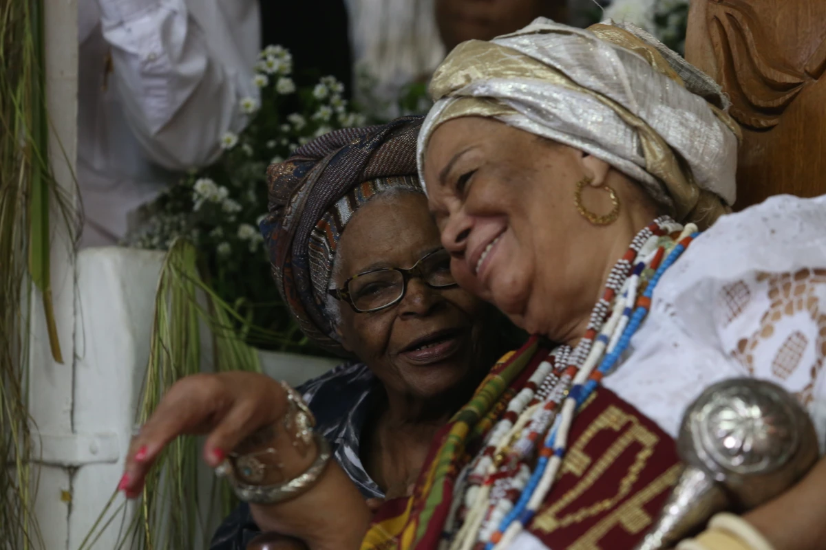  Encontro poderoso  Mãe Carmen e Mãe Stella de Oxóssi,  ialorixá do terreiro Ilê Axé Opô Afonjá; elas conversam  no Terreiro do Gantois em 31.07.2014 por ARQUIVO CORREIO