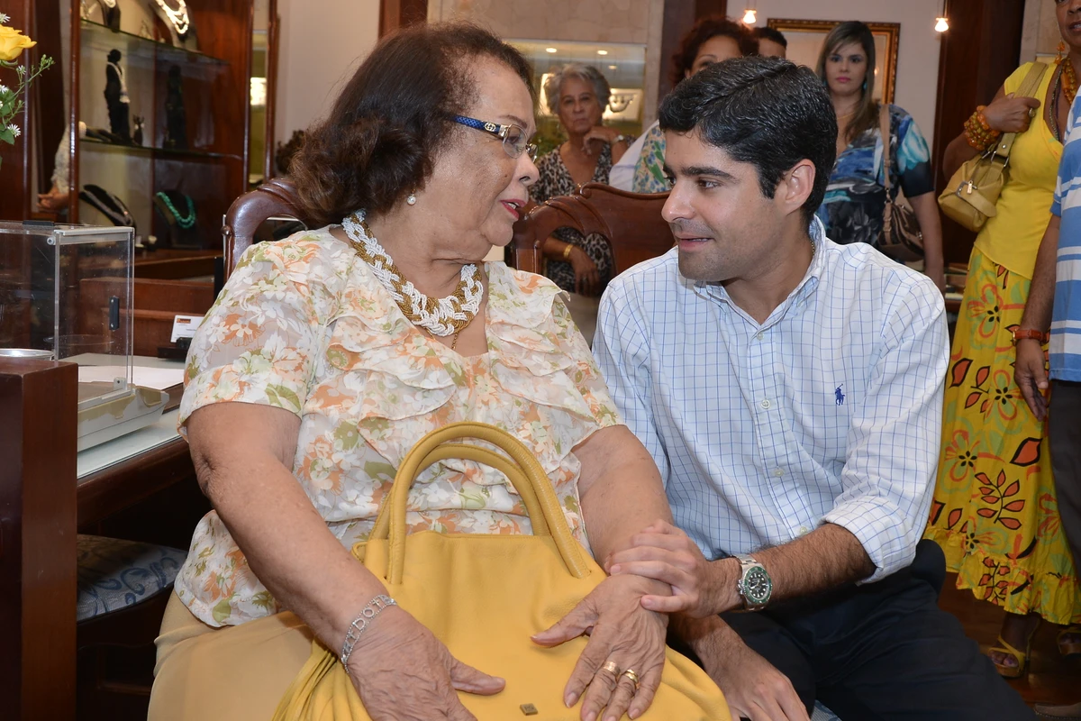 Um dos aspectos mais lembrados: dialogava com todos. Na foto, Mãe Carmen e o então prefeito ACM Neto na Abertura da Exposição sobre Mãe Menininha do Gantois no Instituto ACM (11.02.2014)  por ARQUIVO CORREIO