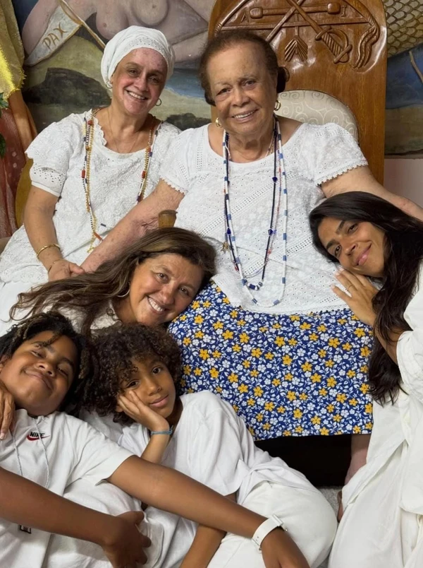 Fotos publicadas por Regina Casé em homenagem a Mãe Carmen do Gantois por Reprodução/Redes Sociais 