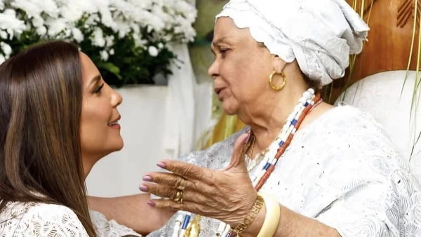 Ivete Sangalo e Mãe Carmen do Gantois