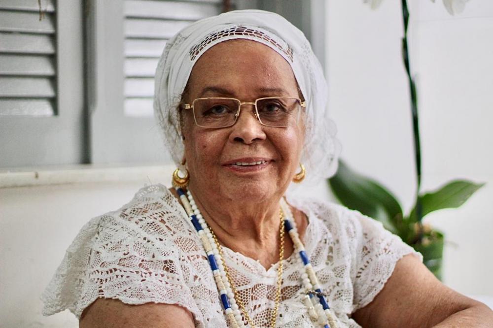 Silêncio e tristeza: a despedida de Mãe Carmen do Gantois | Jornal Correio