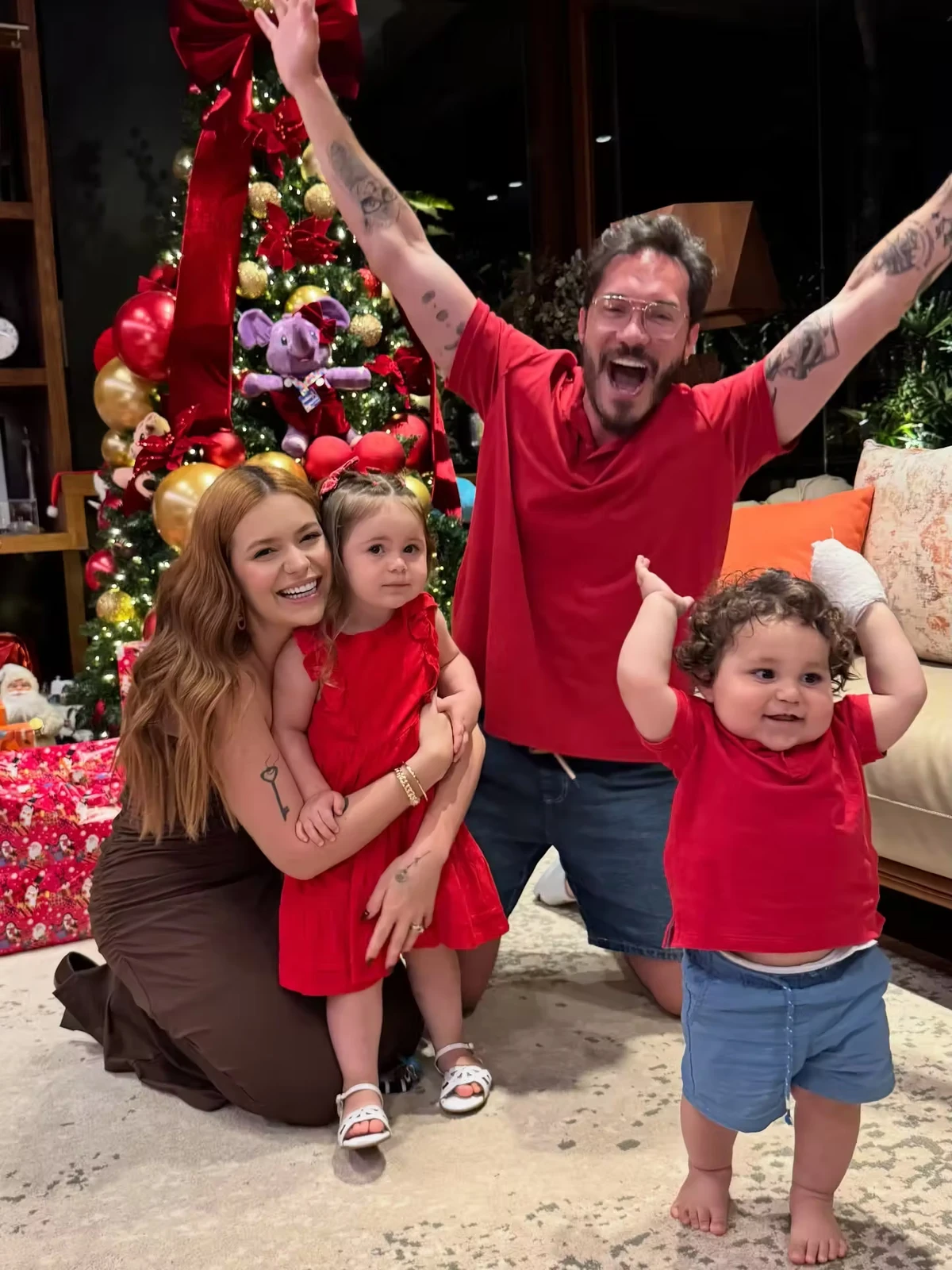 Natal dos Famosos 2025: Viih Tube, Eliezer e os filhos Lua e Ravi  por Reprodução/Redes Sociais 