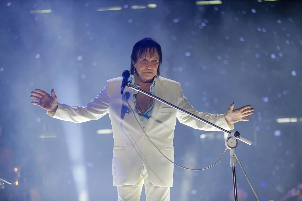 Roberto Carlos mobiliza e emociona fãs durante show em Salvador por Arisson Marinho/CORREIO