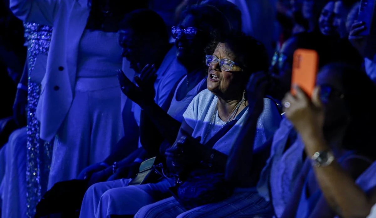 Roberto Carlos mobiliza e emociona fãs durante show em Salvador por Arisson Marinho/CORREIO