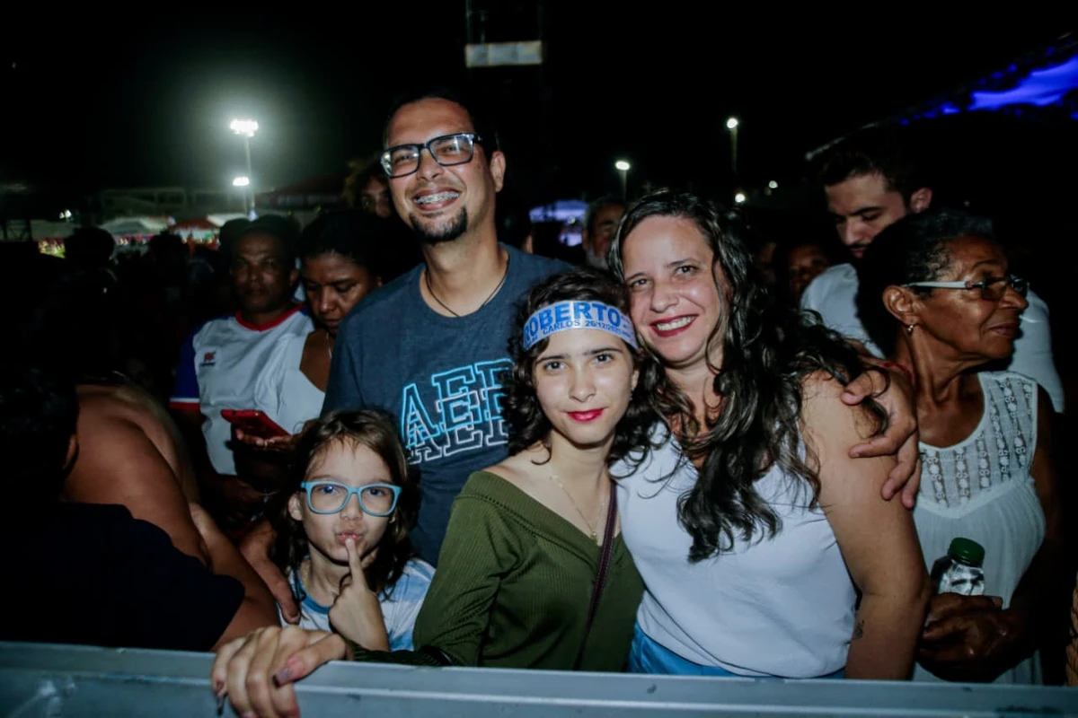 Roberto Carlos mobiliza e emociona fãs durante show em Salvador por Arisson Marinho/CORREIO