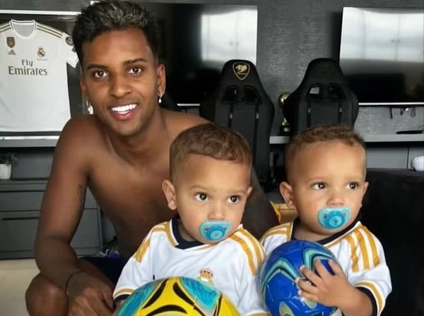 Rodrygo e os filhos