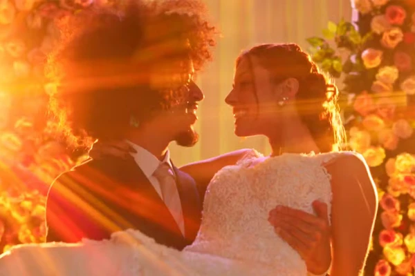 Ryan e Kami se casam em Dona de Mim