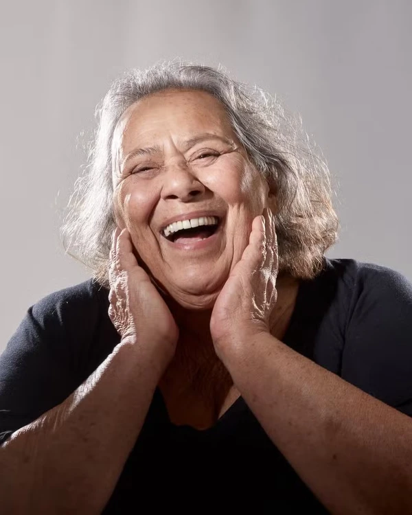 Teuda Bara, fundadora do Grupo Galpão por Matheus Lustosa