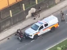 Imagem - Dois irmãos são agredidos com capacete e chutes por policial no dia do Natal