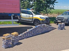 Imagem - Motorista de caminhão é preso após ser flagrado transportando cocaína avaliada em R$ 13 milhões