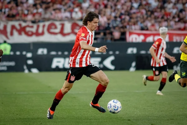 Bahia negocia contratação do lateral direito Román Gómez