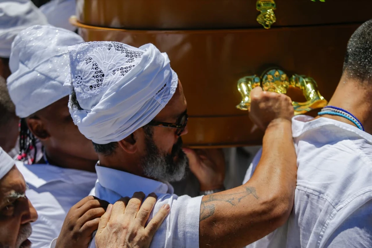 Corpo de Mãe Carmen é enterrado no Jardim da Saudade por Arisson Marinho/CORREIO