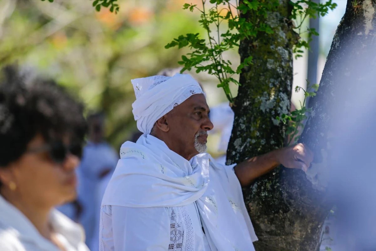 Corpo de Mãe Carmen é enterrado no Jardim da Saudade por Arisson Marinho/CORREIO