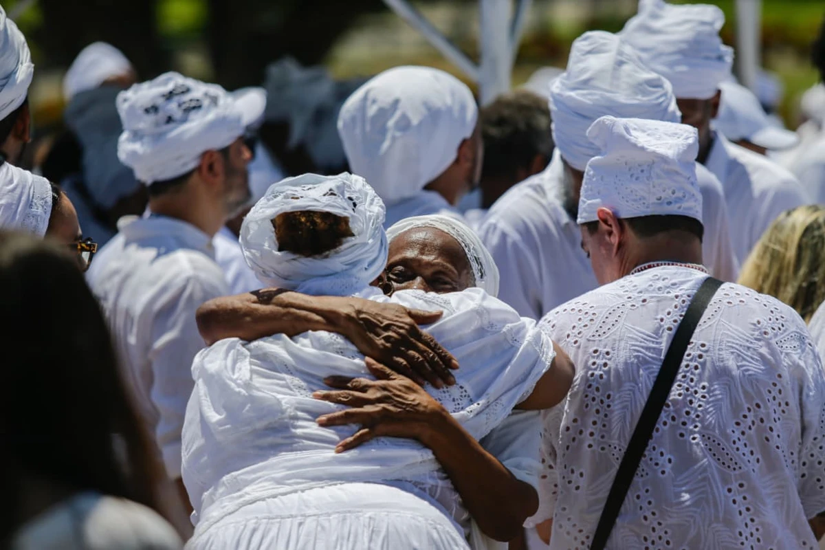 Corpo de Mãe Carmen é enterrado no Jardim da Saudade por Arisson Marinho/CORREIO