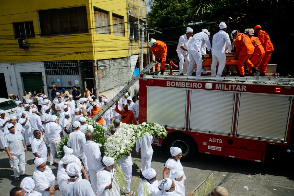 Cortejo de Mãe Carmen