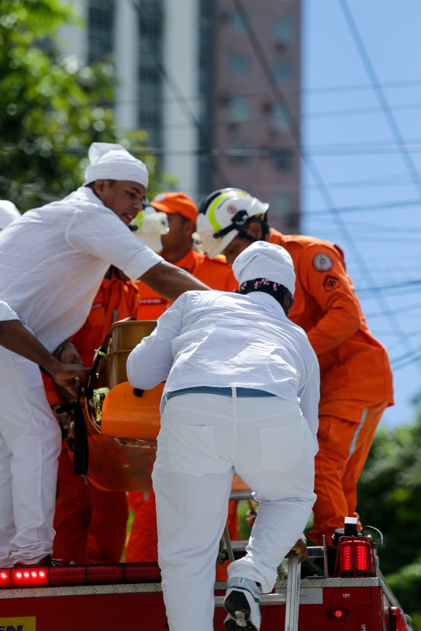 Cortejo de Mãe Carmen por Arisson Marinho/CORREIO
