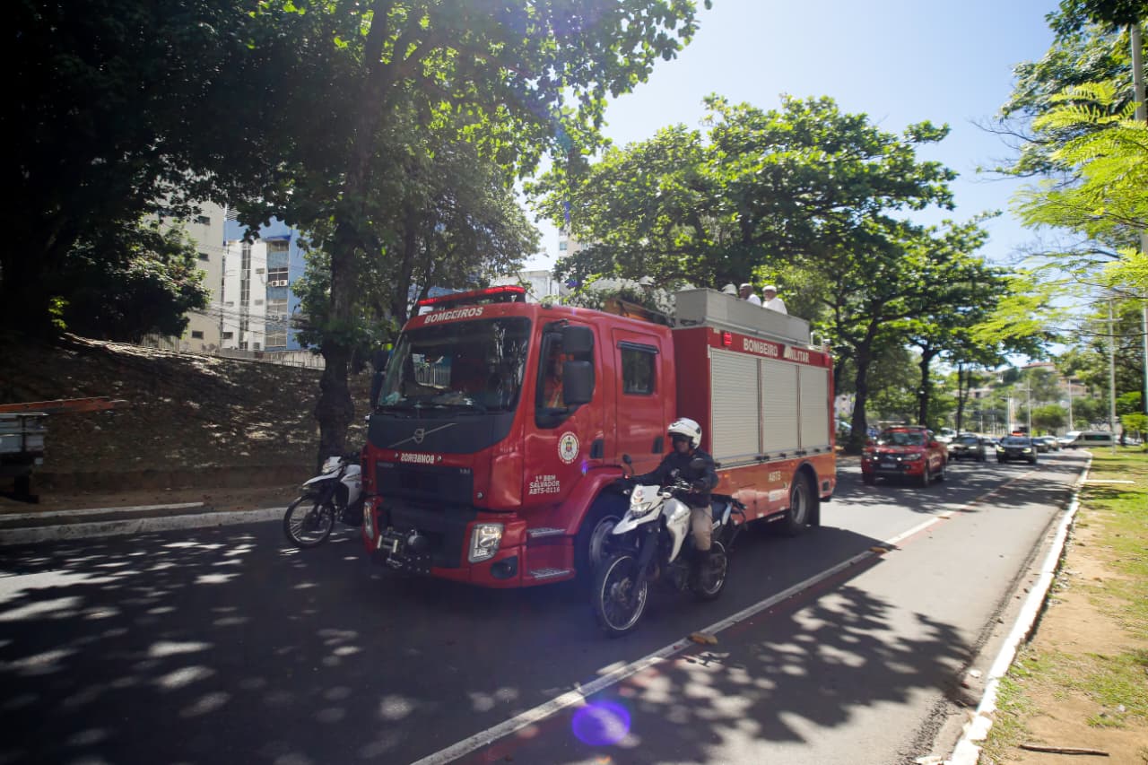 Cortejo de Mãe Carmen por Arisson Marinho/CORREIO