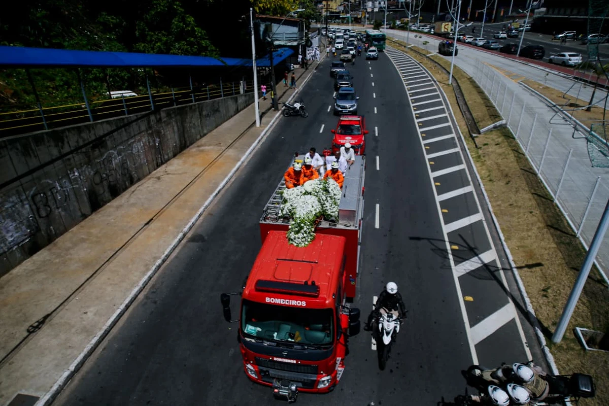 Cortejo de Mãe Carmen por Arisson Marinho/CORREIO