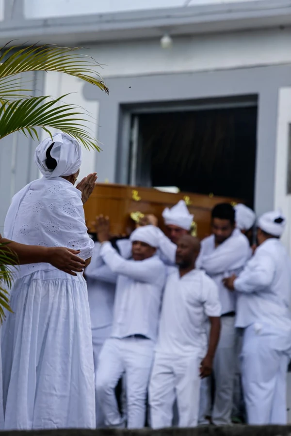 Cortejo de Mãe Carmen do Gantois por Arisson Marinho/CORREIO