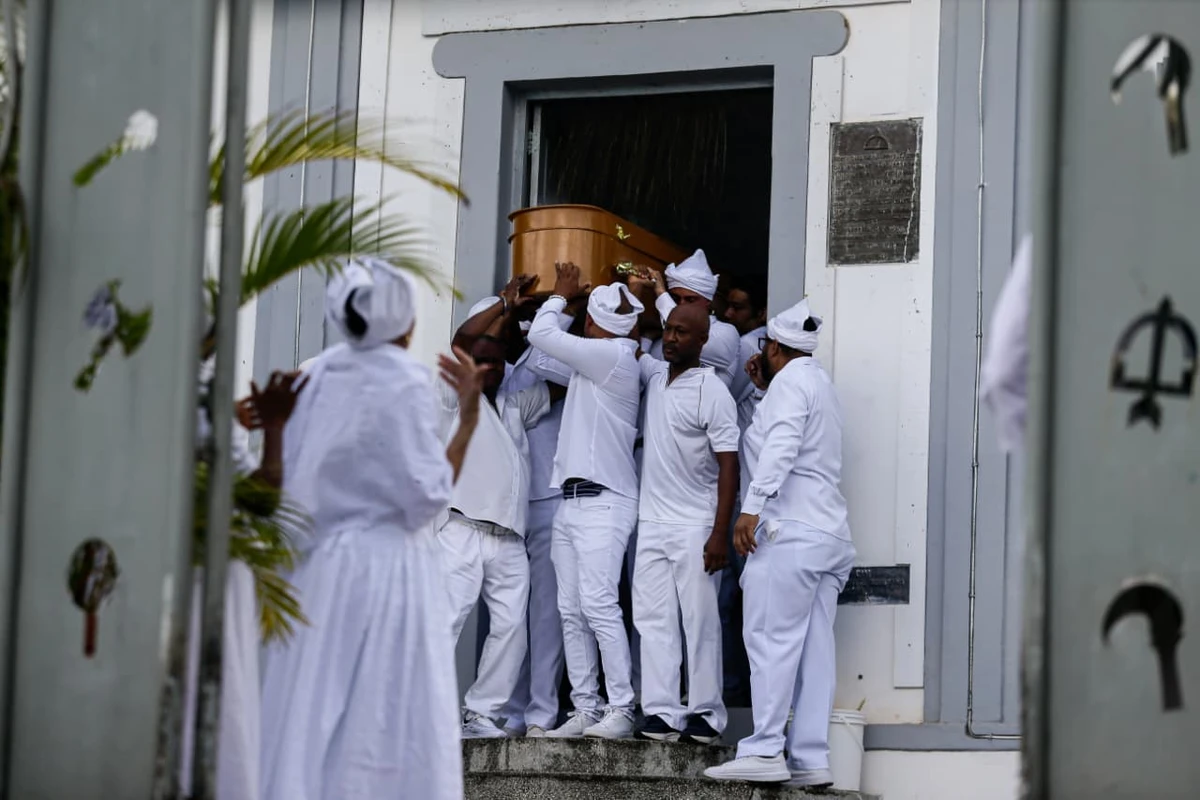 Cortejo de Mãe Carmen do Gantois por Arisson Marinho/CORREIO