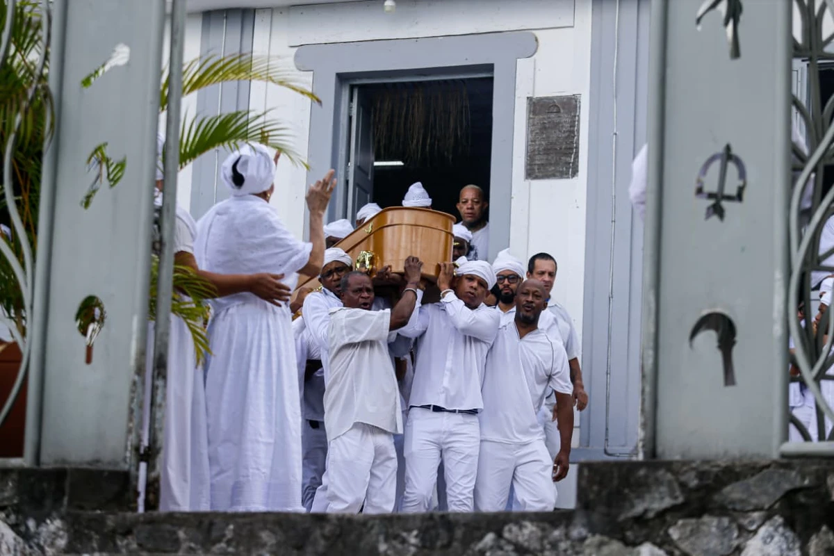 Cortejo de Mãe Carmen do Gantois por Arisson Marinho/CORREIO