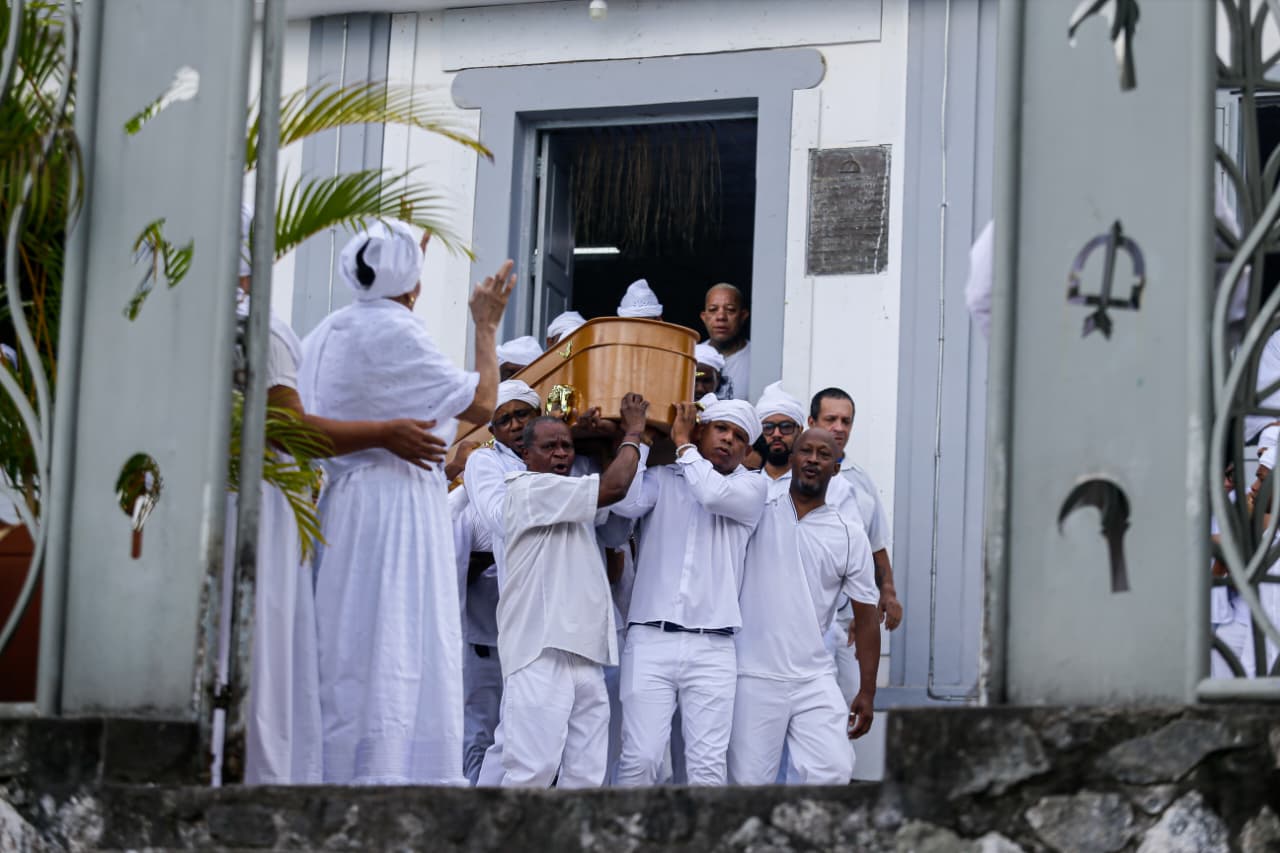 Cortejo de Mãe Carmen do Gantois por Arisson Marinho/CORREIO
