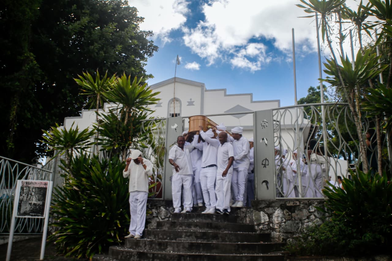 Cortejo de Mãe Carmen do Gantois por Arisson Marinho/CORREIO