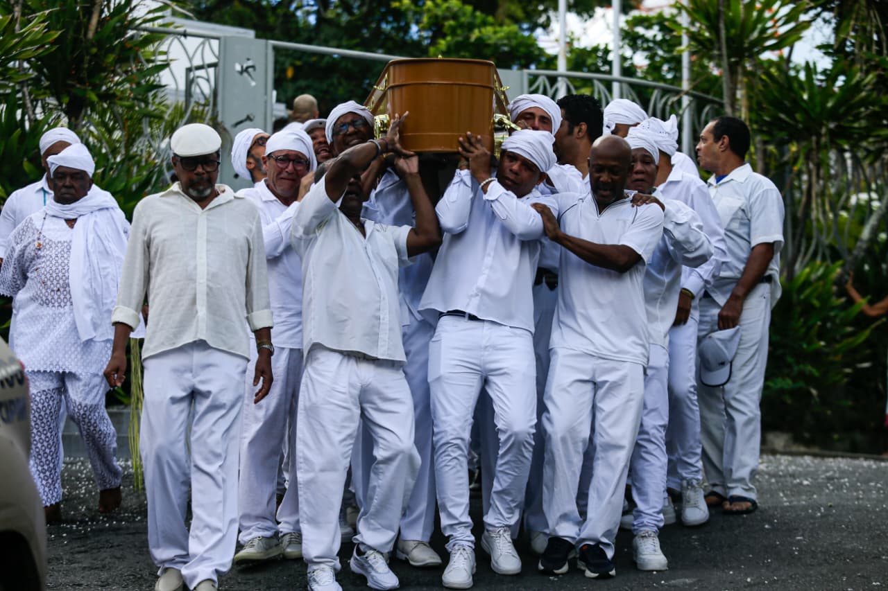 Cortejo de Mãe Carmen do Gantois por Arisson Marinho/CORREIO