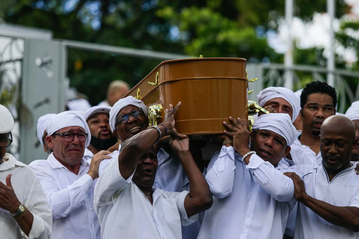 Cortejo de Mãe Carmen do Gantois por Arisson Marinho/CORREIO