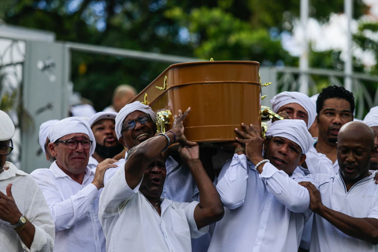 Cortejo de Mãe Carmen do Gantois por Arisson Marinho/CORREIO
