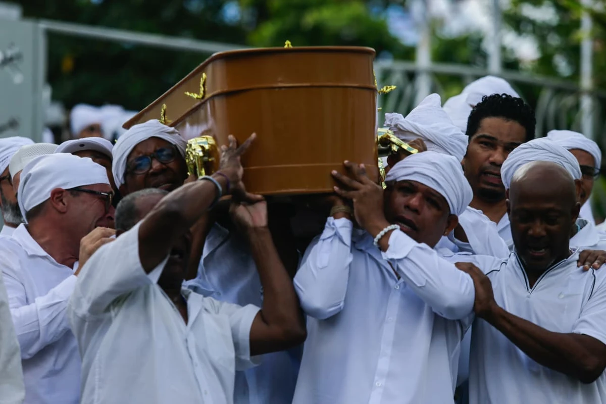 Cortejo de Mãe Carmen do Gantois por Arisson Marinho/CORREIO