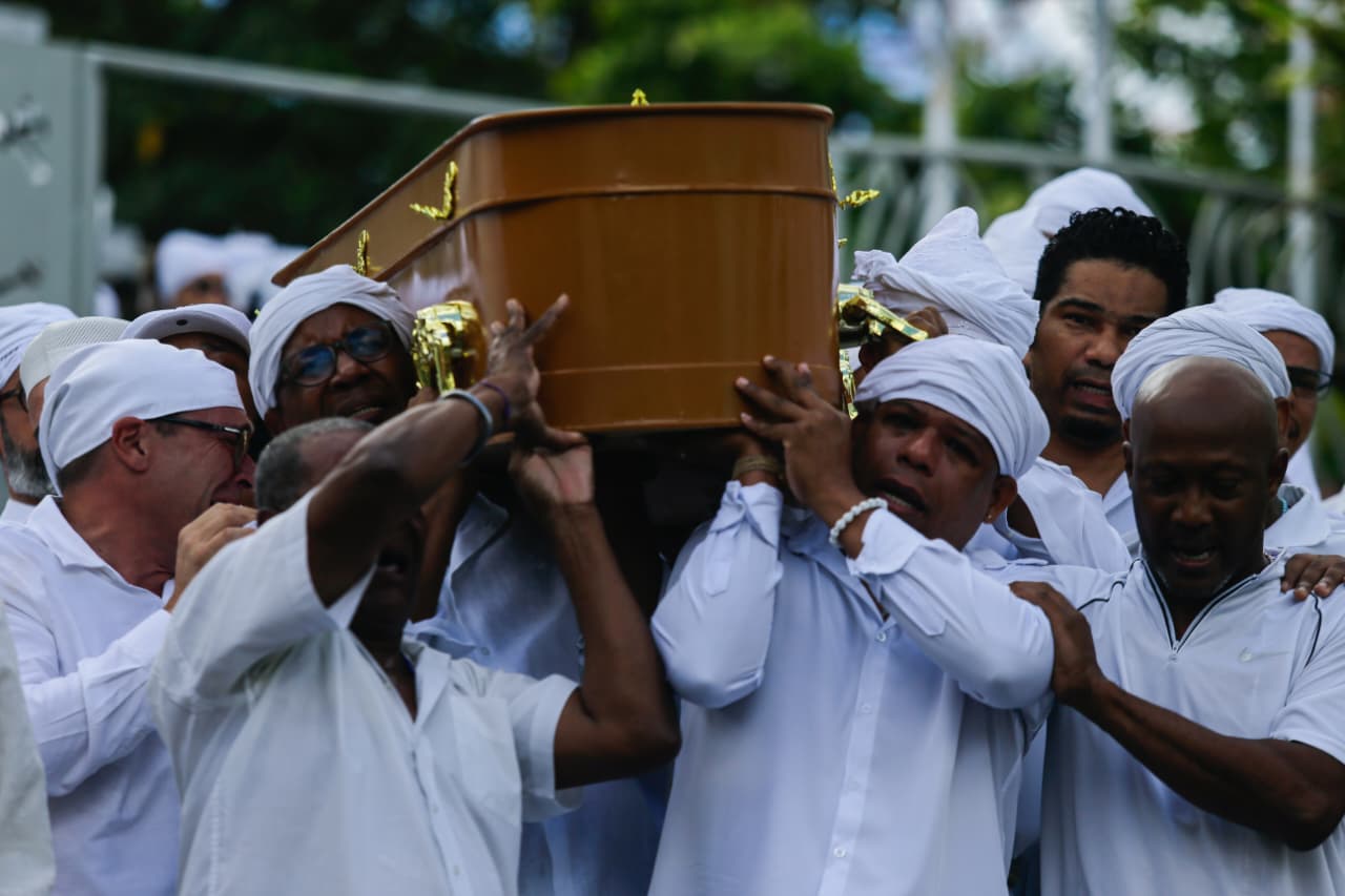 Cortejo de Mãe Carmen do Gantois por Arisson Marinho/CORREIO