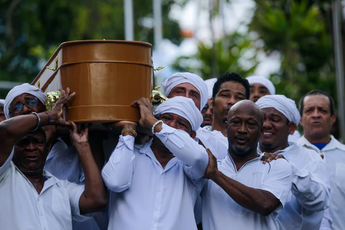 Cortejo de Mãe Carmen do Gantois por Arisson Marinho/CORREIO