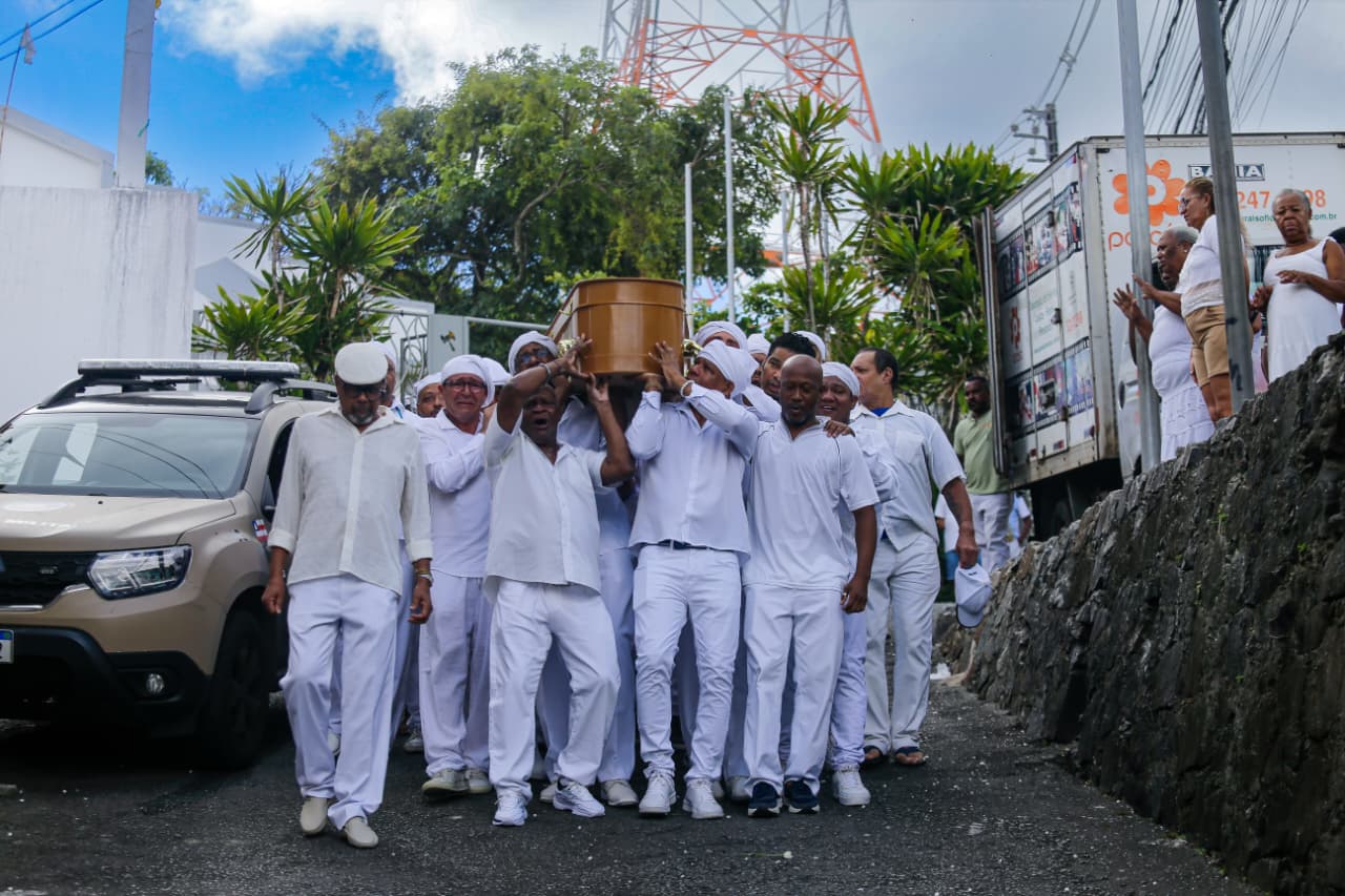 Cortejo de Mãe Carmen do Gantois por Arisson Marinho/CORREIO