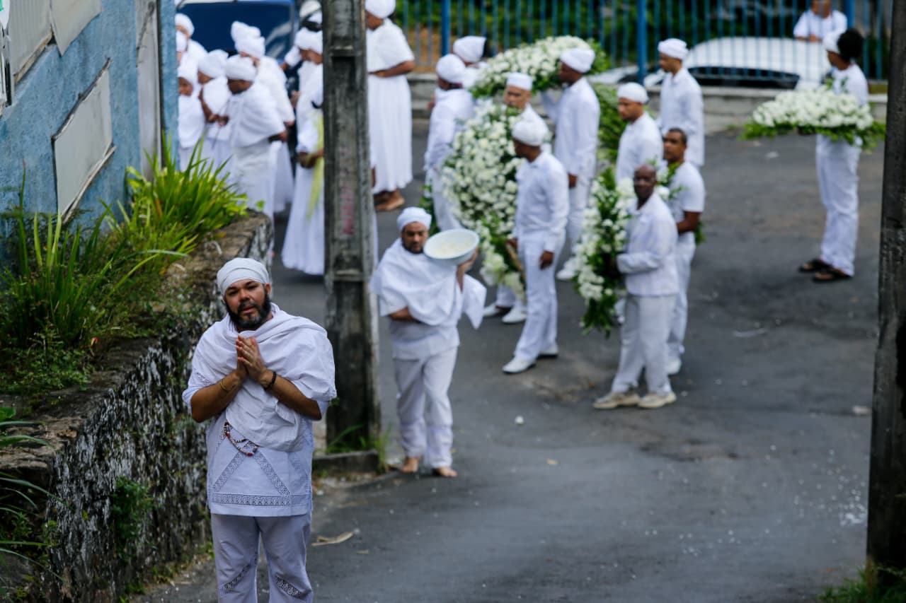 Cortejo de Mãe Carmen do Gantois por Arisson Marinho/CORREIO