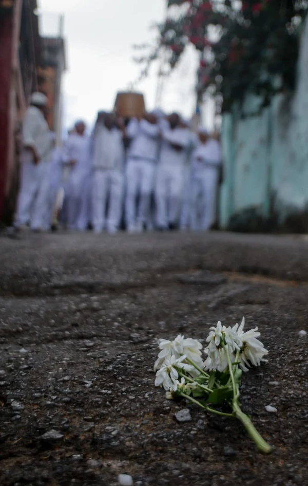 Cortejo de Mãe Carmen do Gantois por Arisson Marinho/CORREIO