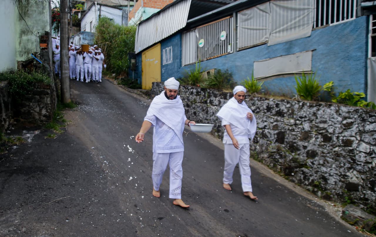 Cortejo de Mãe Carmen do Gantois por Arisson Marinho/CORREIO