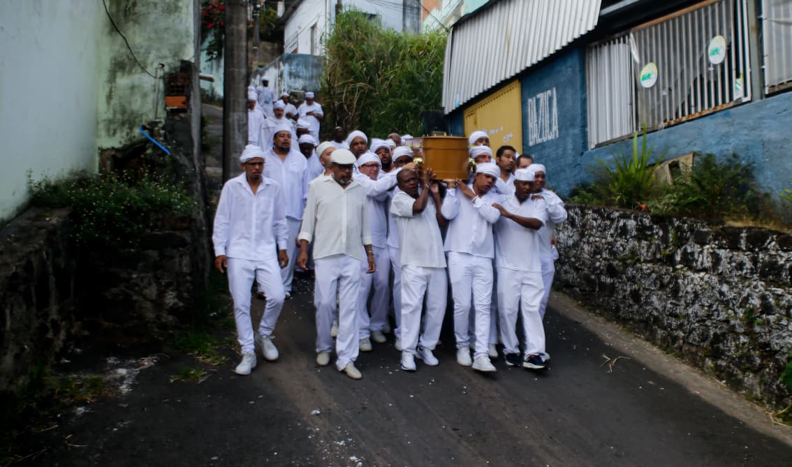 Cortejo de Mãe Carmen do Gantois por Arisson Marinho/CORREIO