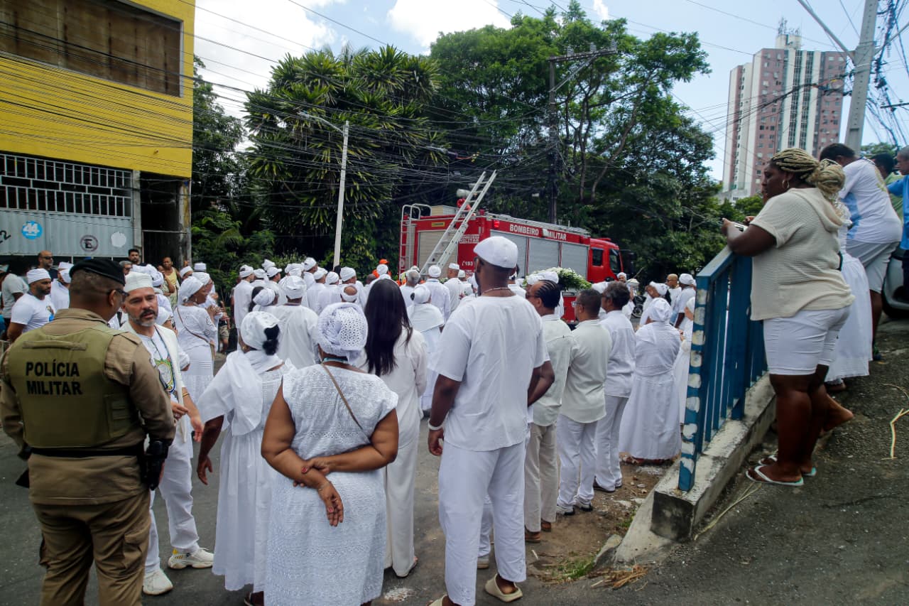 Cortejo de Mãe Carmen do Gantois por Arisson Marinho/CORREIO