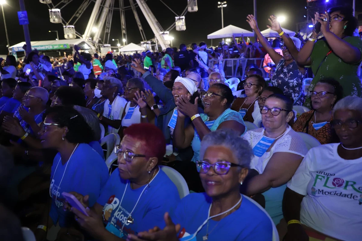 Idosos acompanharam show