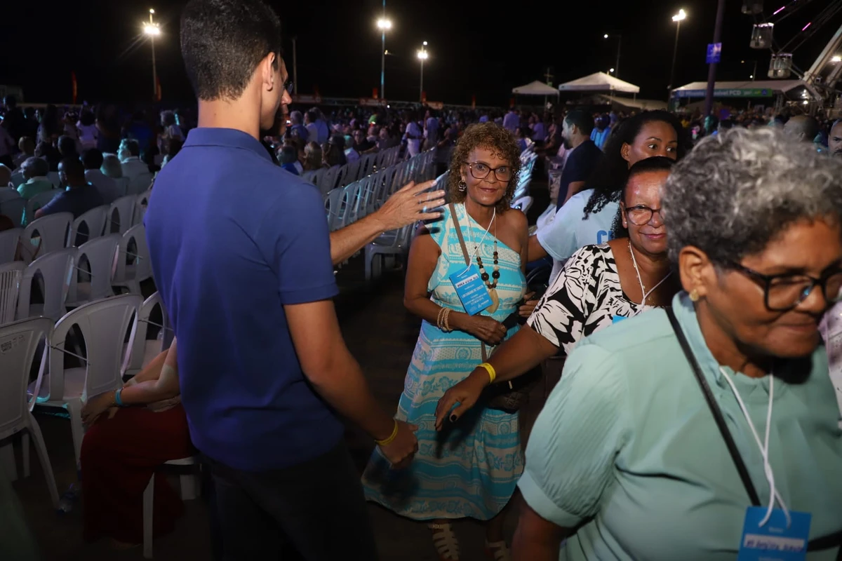 Idosos foram para show de Roberto Carlos por Vitor Santos/ Sempre