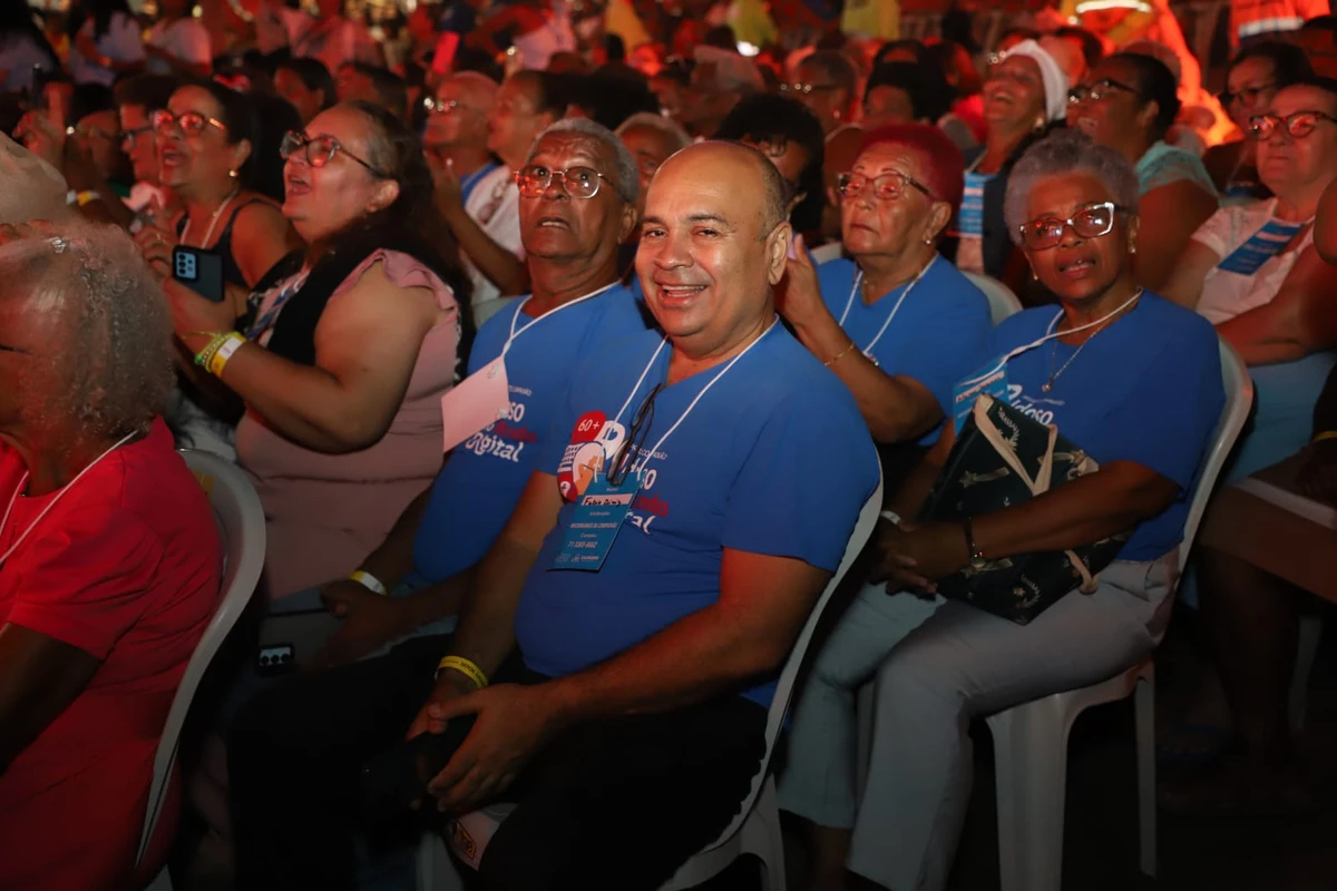Idosos foram para show de Roberto Carlos por Vitor Santos/ Sempre
