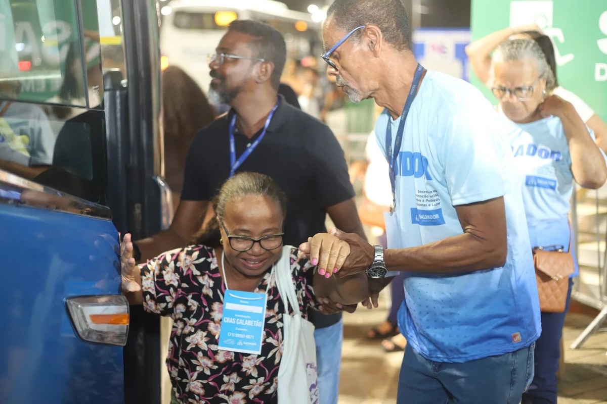 Idosos foram para show de Roberto Carlos por Vitor Santos/ Sempre